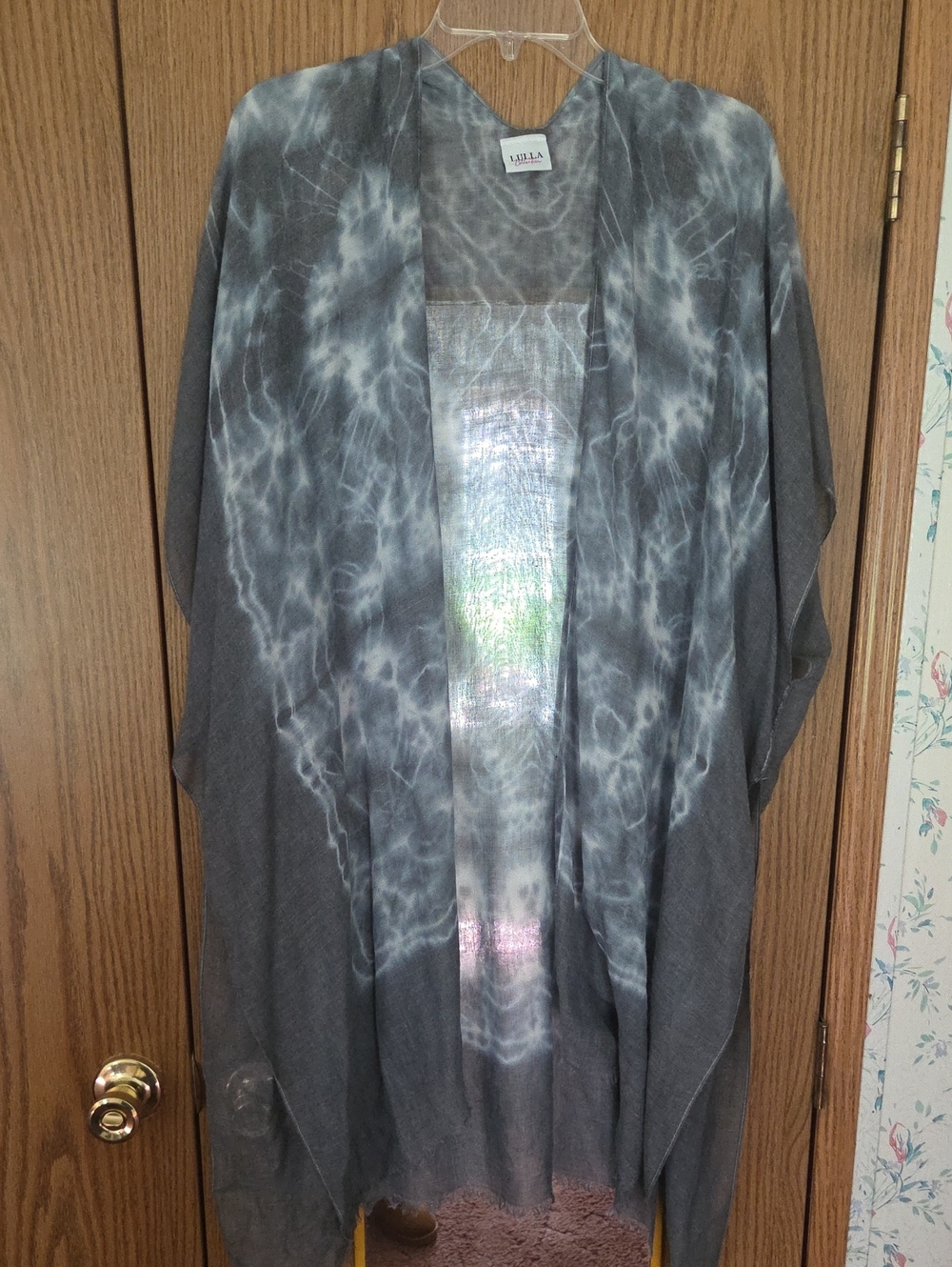 Lulla Collection Gray & White Tie-Dye Open Front Draped Shrug